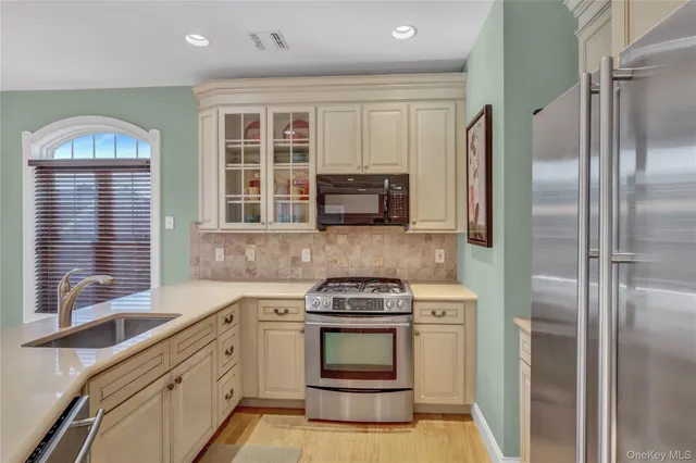 $849,990 | 514 Pacing Way, Unit 514, Westbury, NY 11590