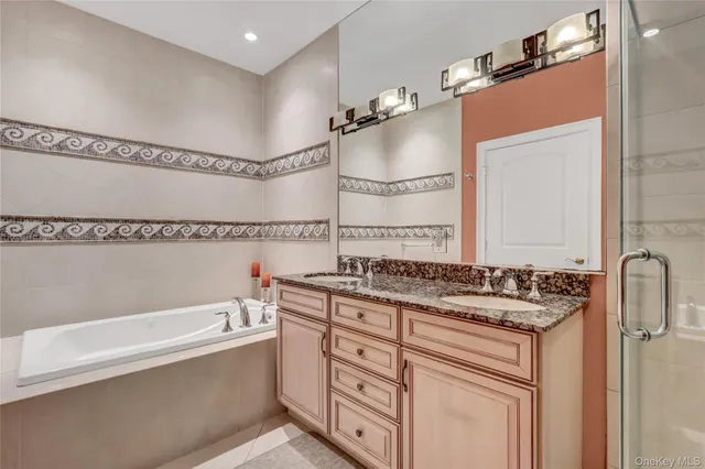 $849,990 | 514 Pacing Way, Unit 514, Westbury, NY 11590