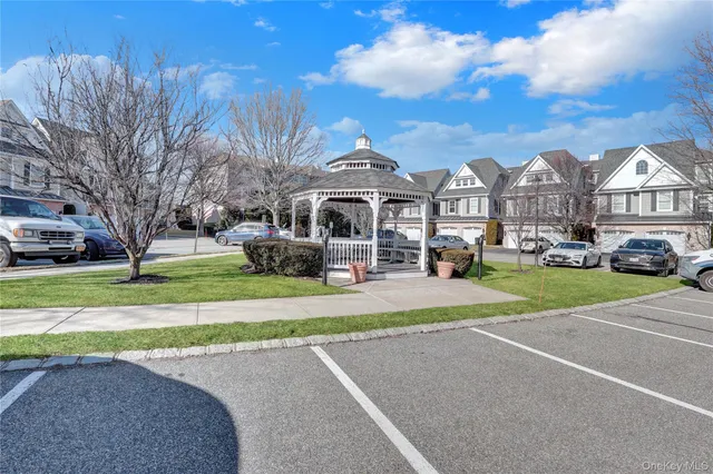 $849,990 | 514 Pacing Way, Unit 514, Westbury, NY 11590