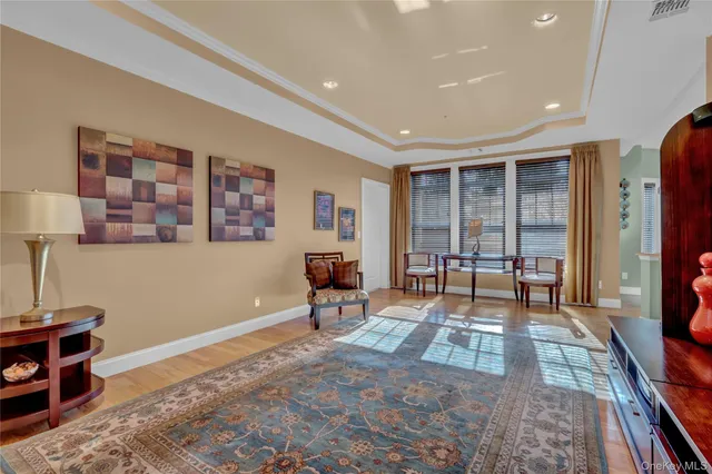 $849,990 | 514 Pacing Way, Unit 514, Westbury, NY 11590