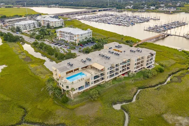 $2,200 | 1 Marina Drive, Unit 301, St. Simons Island, GA 31522