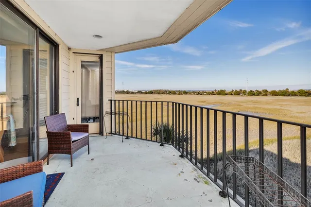 $2,200 | 1 Marina Drive, Unit 301, St. Simons Island, GA 31522