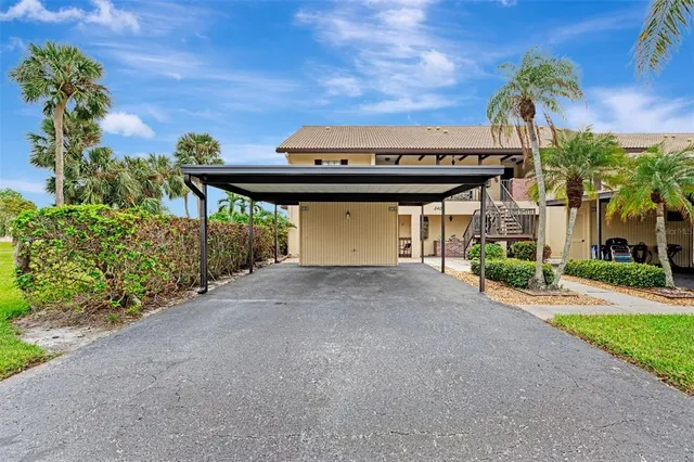 $215,000 | 340 3 Lakes Lane, Unit O, Venice, FL 34285