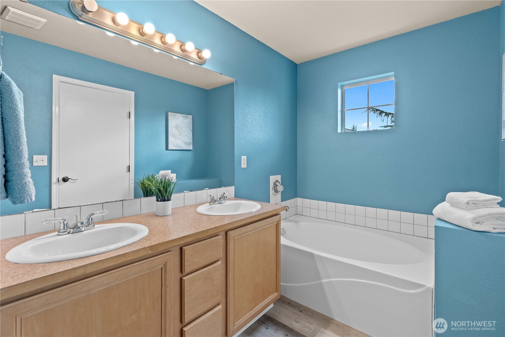 16107 Southeast 255th Place Covington, WA 98042 - Photo 22 of 30 a bathroom with a sink and a bathtub