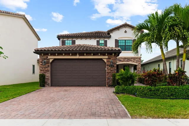 $999,000 | 8716 Grand Prix Lane, Boynton Beach, FL 33472