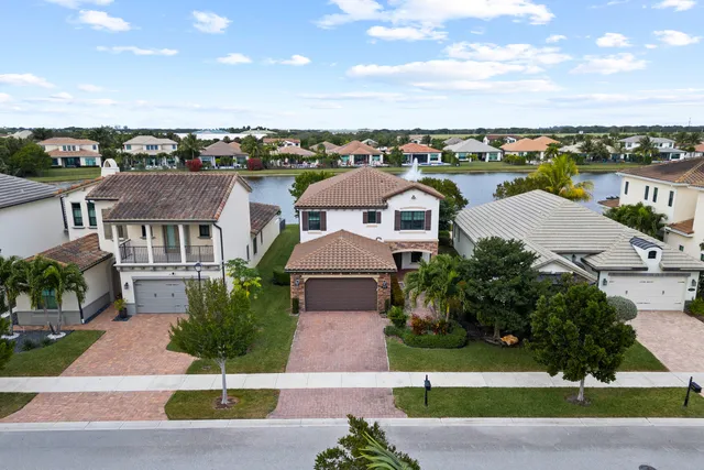 $999,000 | 8716 Grand Prix Lane, Boynton Beach, FL 33472