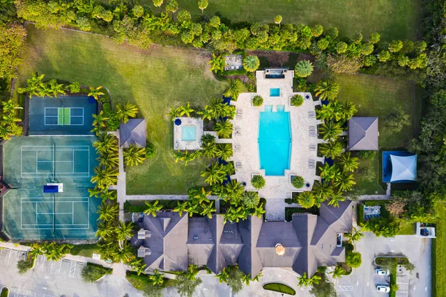 $999,000 | 8716 Grand Prix Lane, Boynton Beach, FL 33472