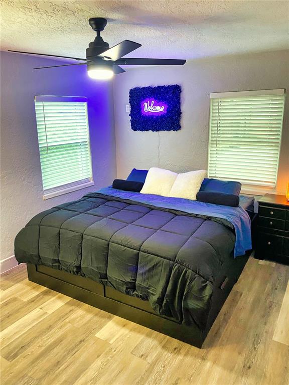 40 East Princeton Street Orlando, FL 32804 - Photo 4 of 14 a bedroom with a bed and a window