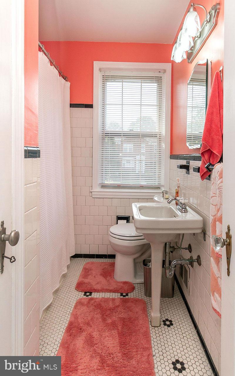 423 Greenlow Road Catonsville, MD 21228 - Photo 22 of 30 Bath