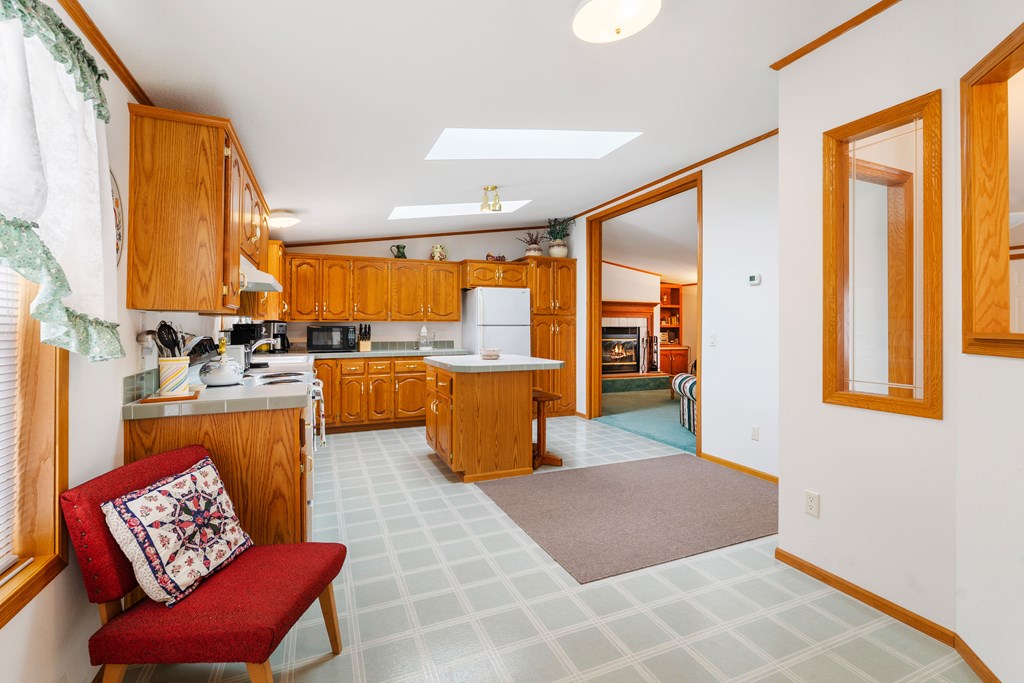 4790 Forest Road Sturgeon Bay, WI 54235 - Photo 20 of 48 kitchen