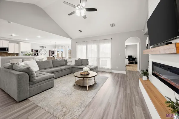 $340,000 | 6093 Waterford Lane, Sorrento, LA 70778