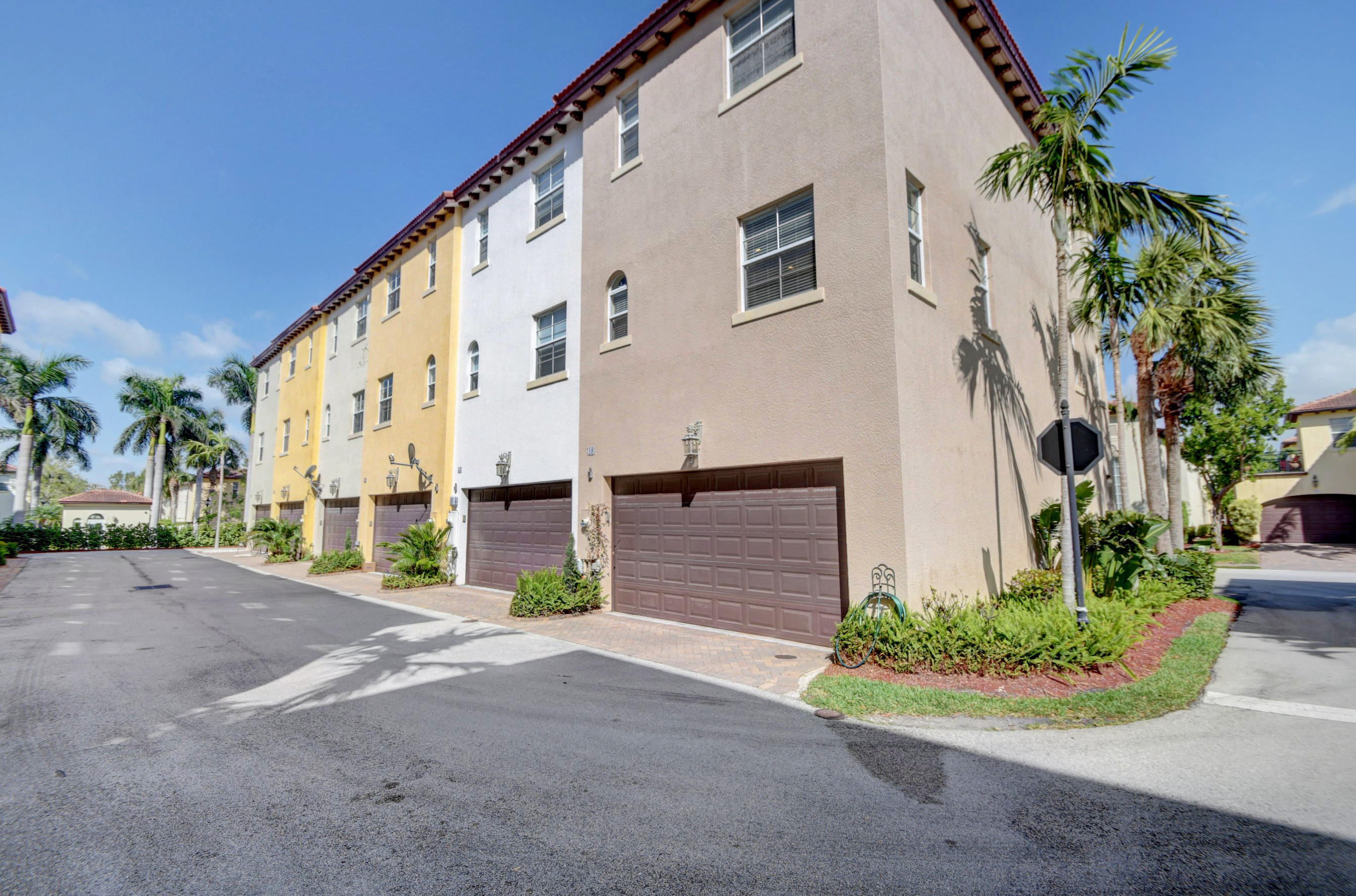 49 Via Floresta Drive Boca Raton, FL 33487 - Photo 18 of 21 Garage