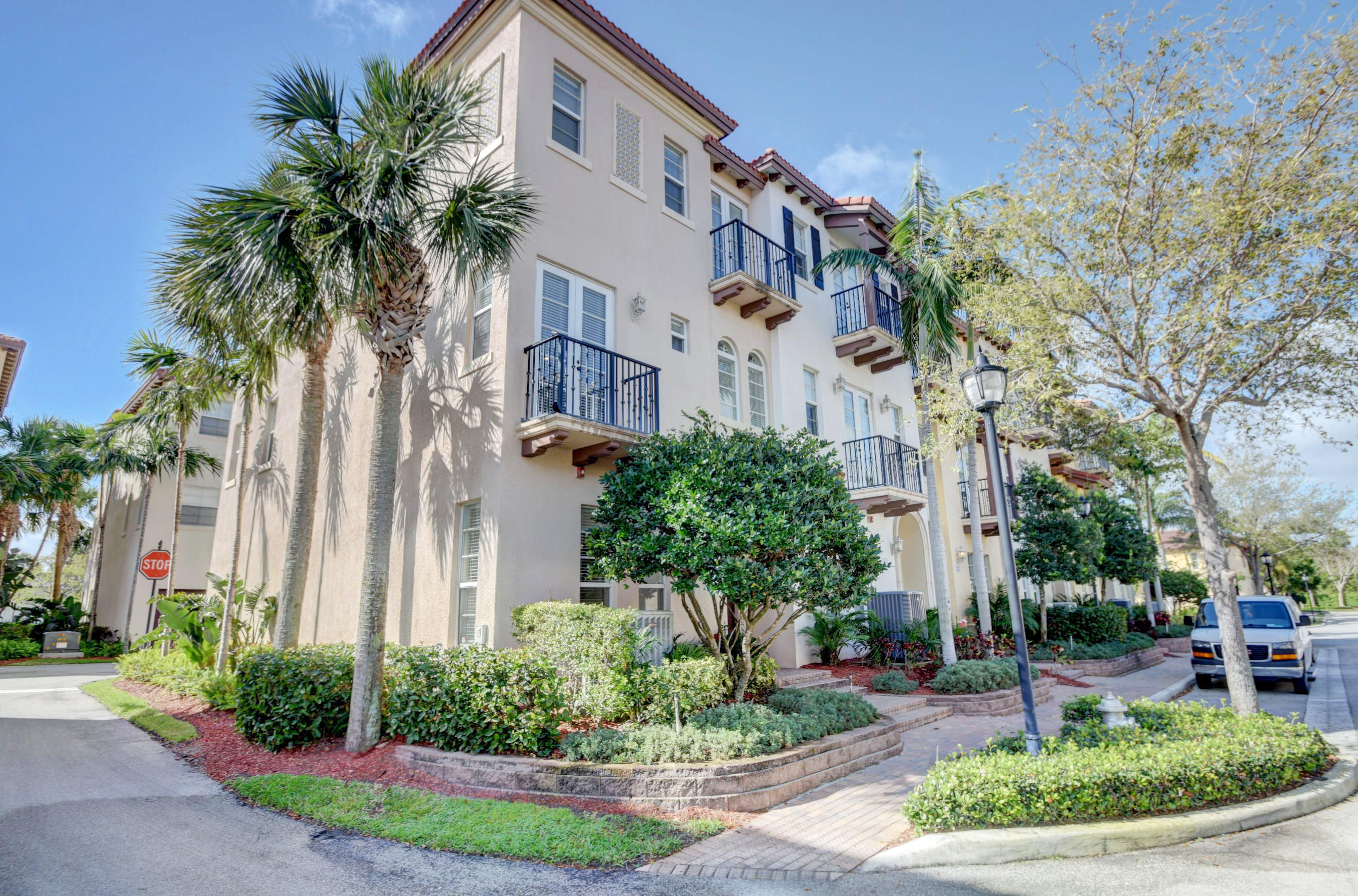 49 Via Floresta Drive Boca Raton, FL 33487 - Photo 21 of 21 Outside corner