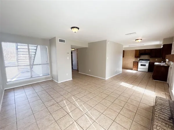 $1,195 | 1401 Old Bardwell Road, Unit B, Ennis, TX 75119