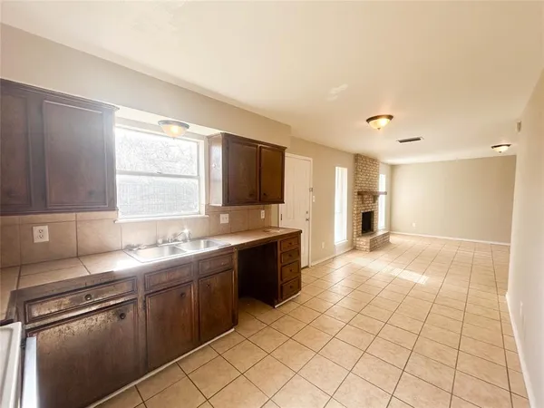 $1,195 | 1401 Old Bardwell Road, Unit B, Ennis, TX 75119