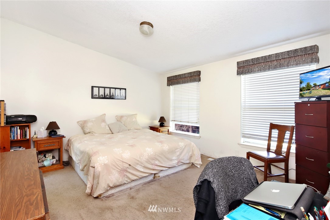 3125 Brown Road Ferndale, WA 98248 - Photo 11 of 24 a bedroom with a bed and a couch