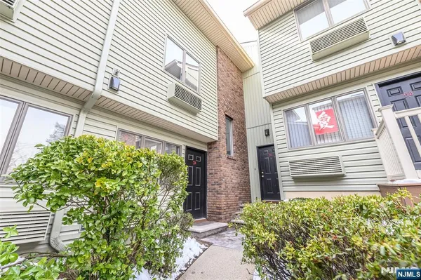 $3,250 | 1-15 Coles Avenue, Unit 3B, Hackensack, NJ 07601