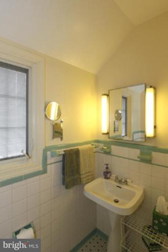 4613 Merivale Road Chevy Chase, MD 20815 - Photo 22 of 30 Bath #2