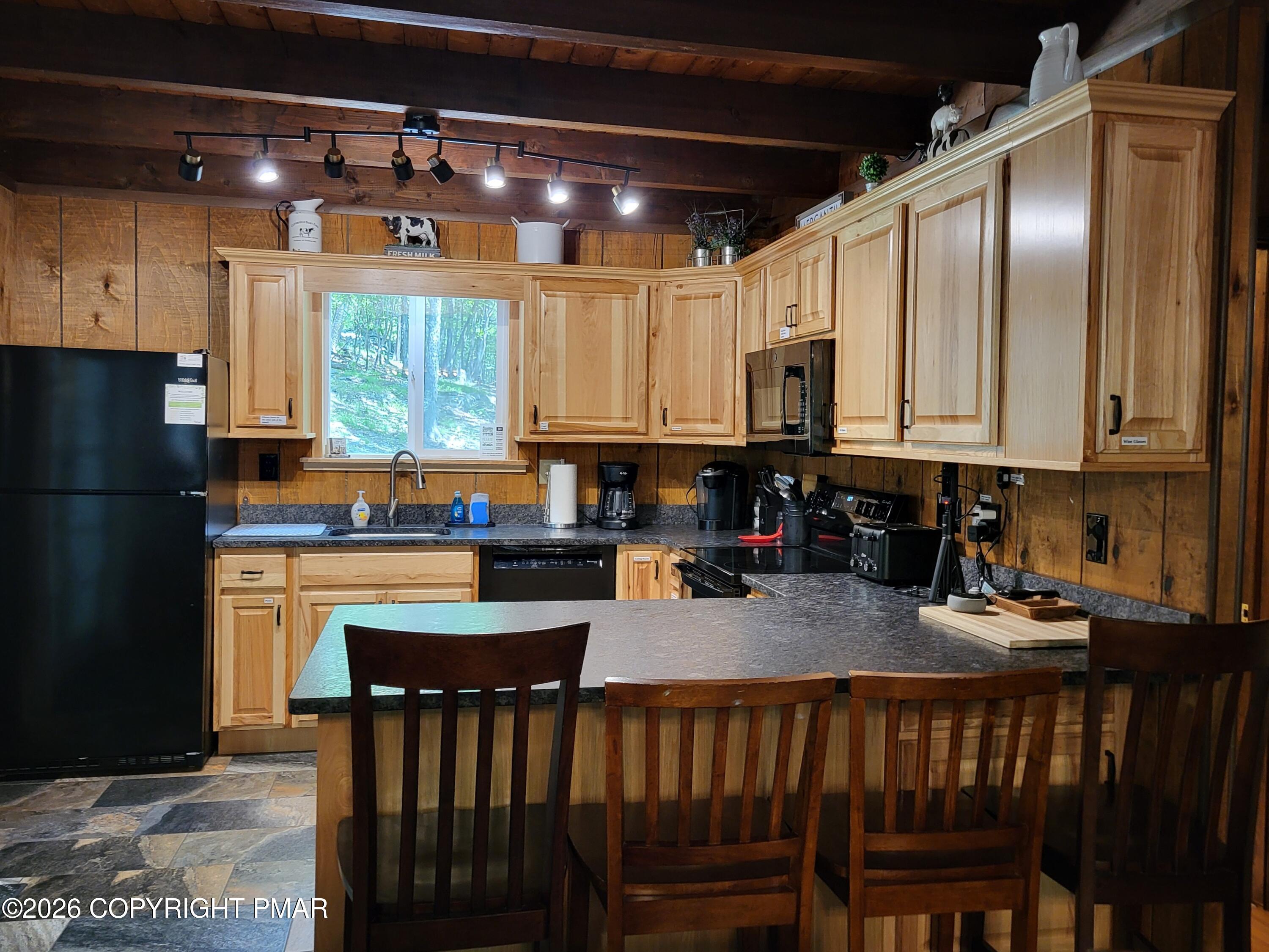 121 Park Court Bushkill, PA 18324 - Photo 6 of 76 1000093272