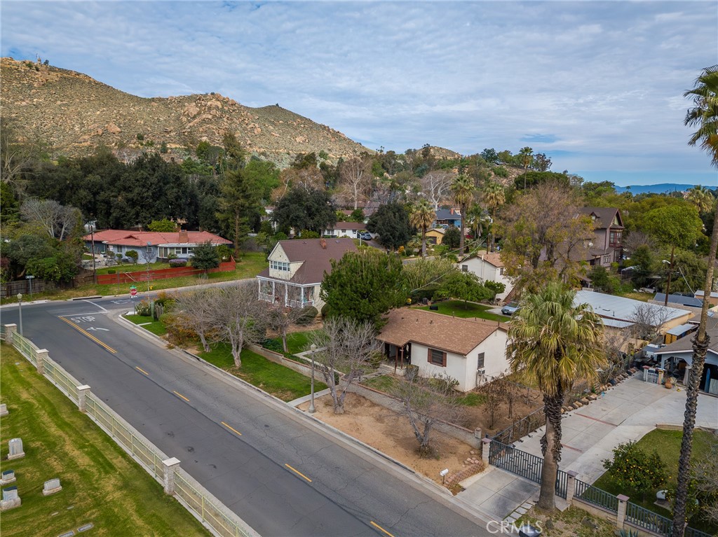 4481 13th Street Riverside, CA 92501 - Photo 3 of 48