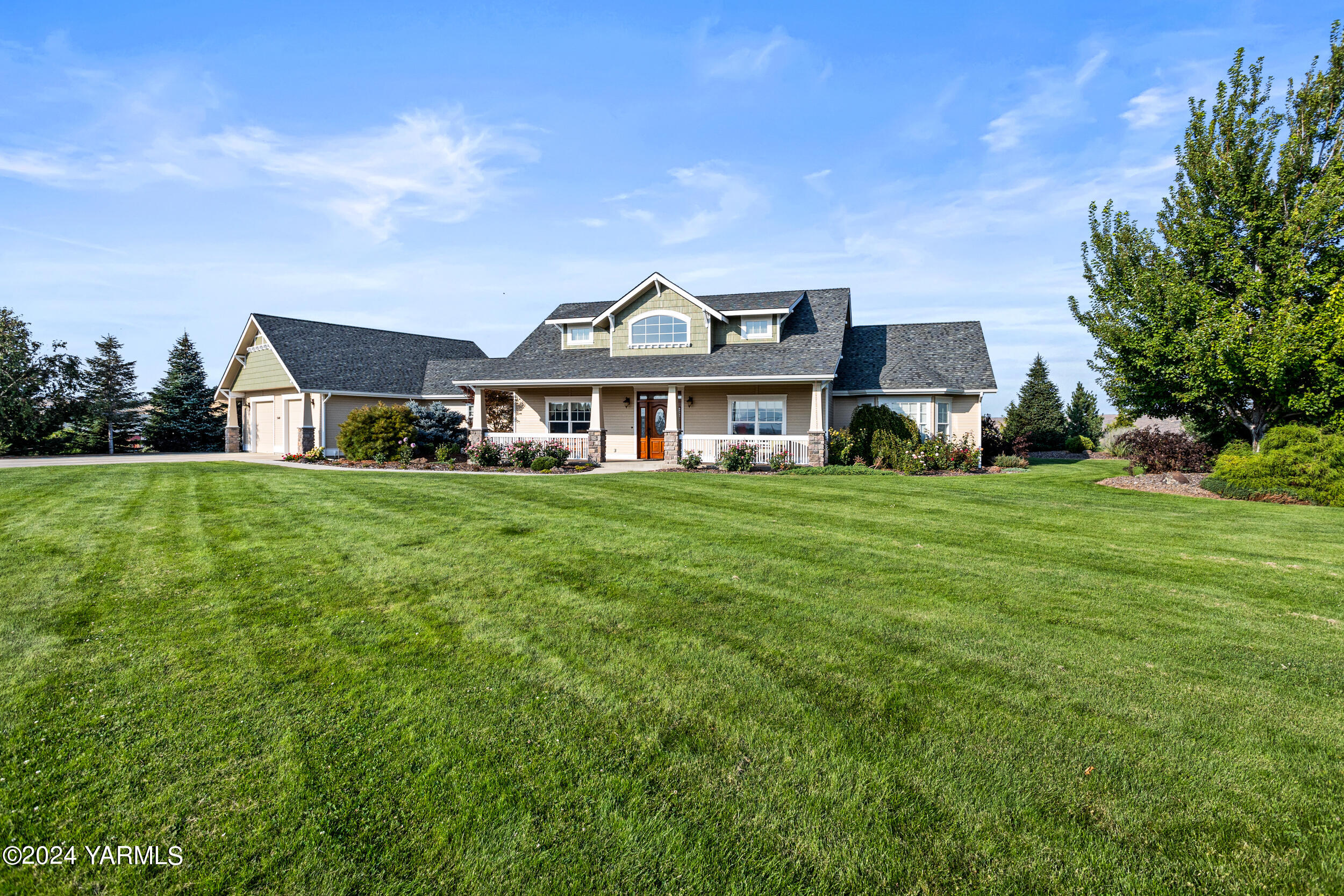 12401 Summitview Ext Road Yakima, WA 98908 - Photo 1 of 63 a front view of a house with a yard