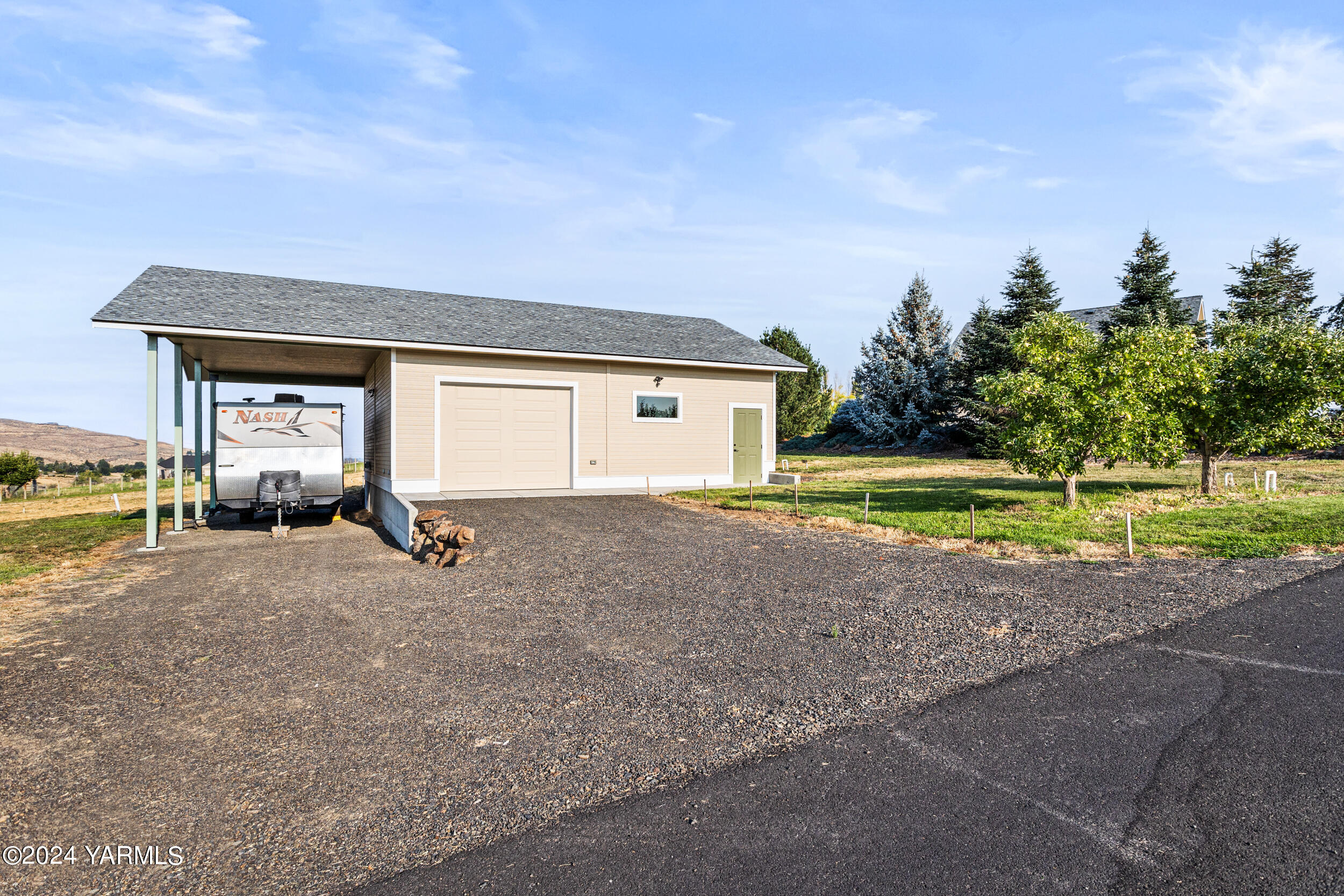 12401 Summitview Ext Road Yakima, WA 98908 - Photo 18 of 63 a view of a house with backyard and porch