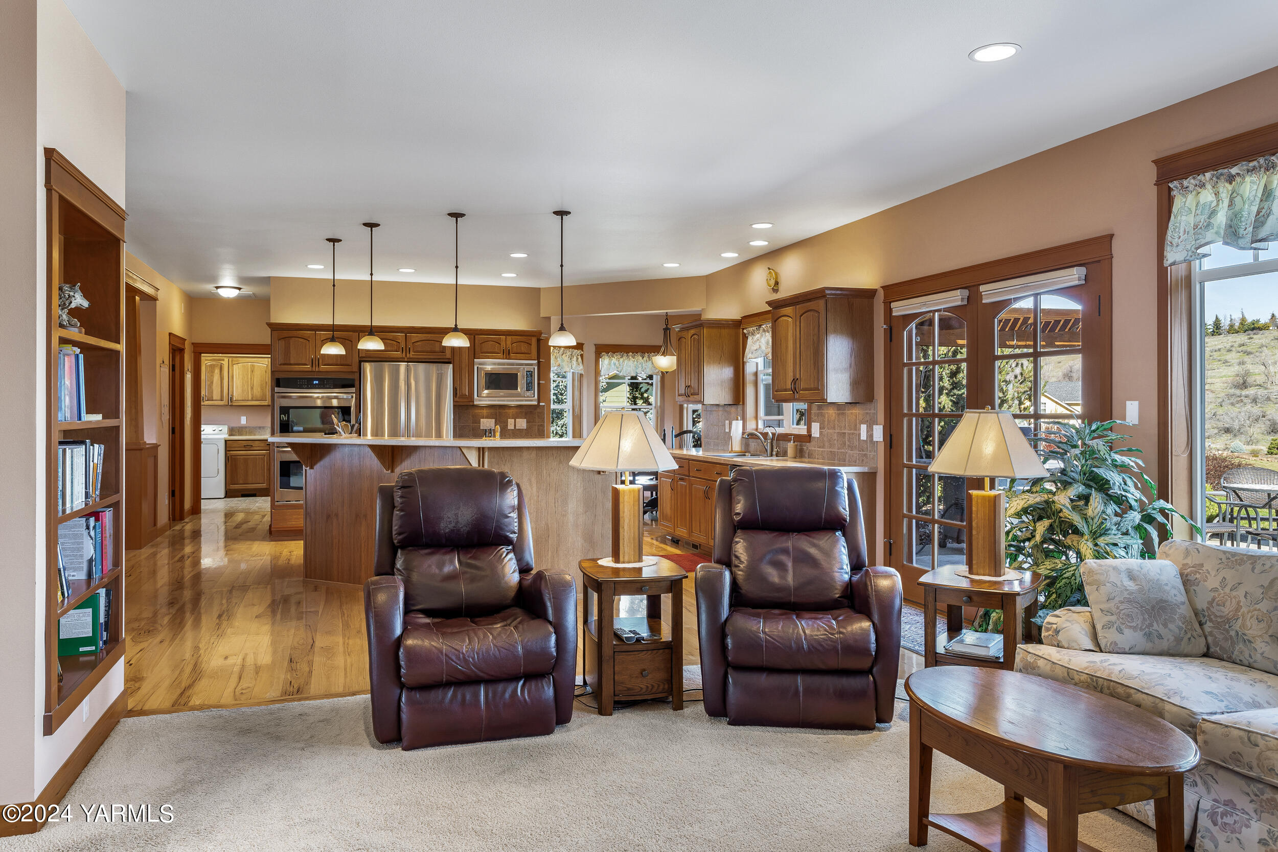 12401 Summitview Ext Road Yakima, WA 98908 - Photo 25 of 63 a living room with furniture and a view of kitchen