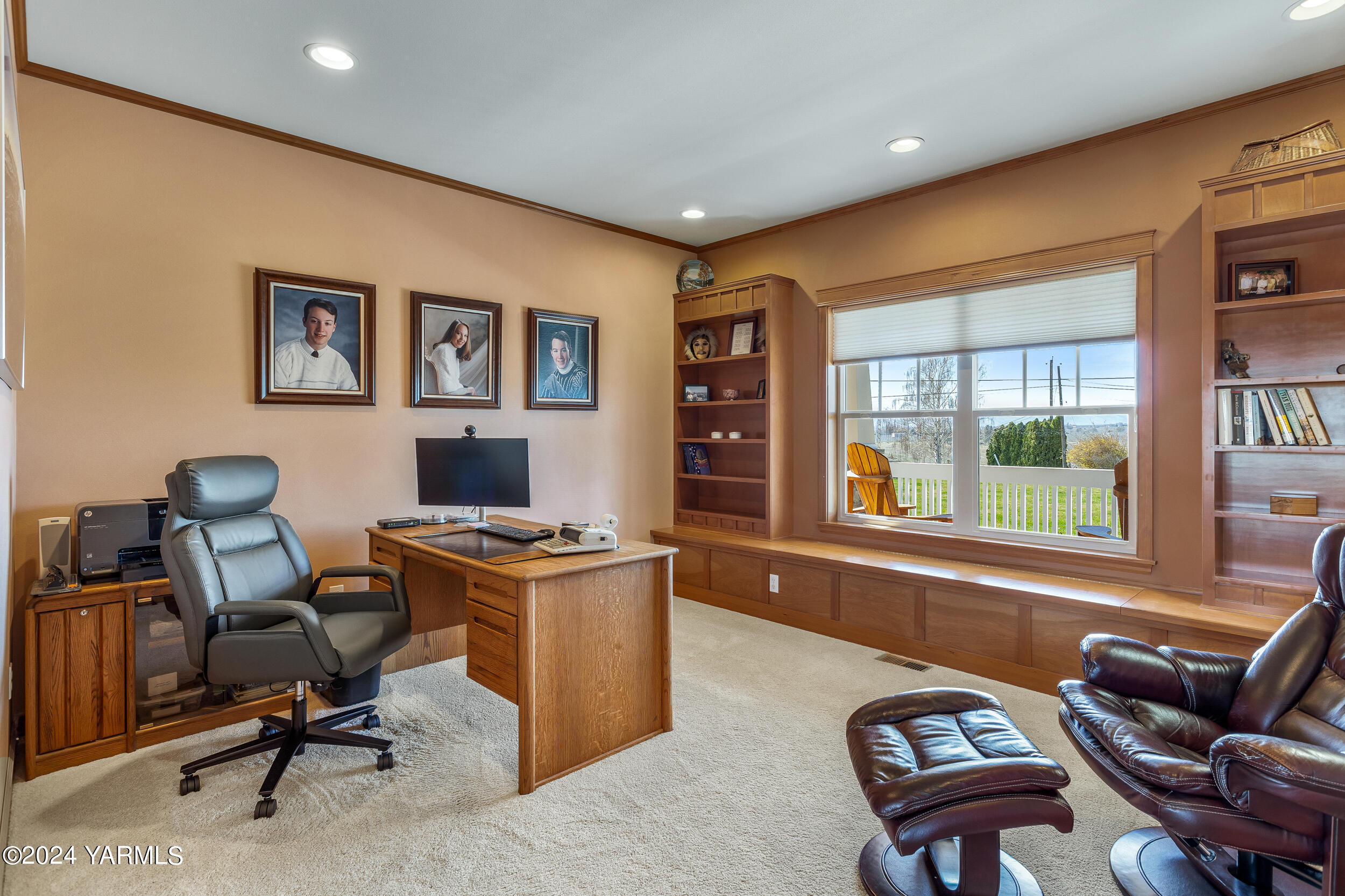 12401 Summitview Ext Road Yakima, WA 98908 - Photo 39 of 63 a workspace with furniture and a window
