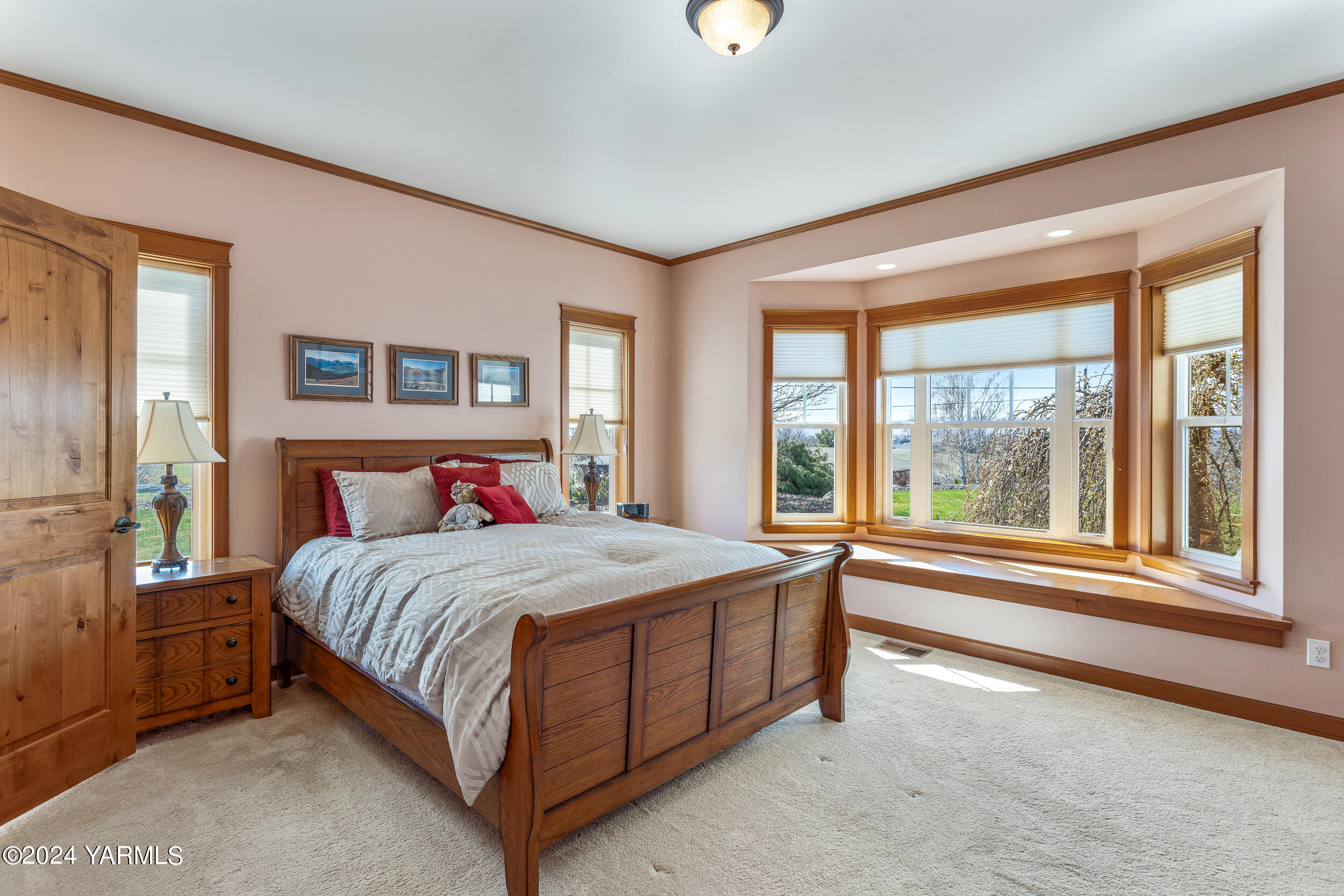 12401 Summitview Ext Road Yakima, WA 98908 - Photo 41 of 63 a bedroom with a large bed and a large window
