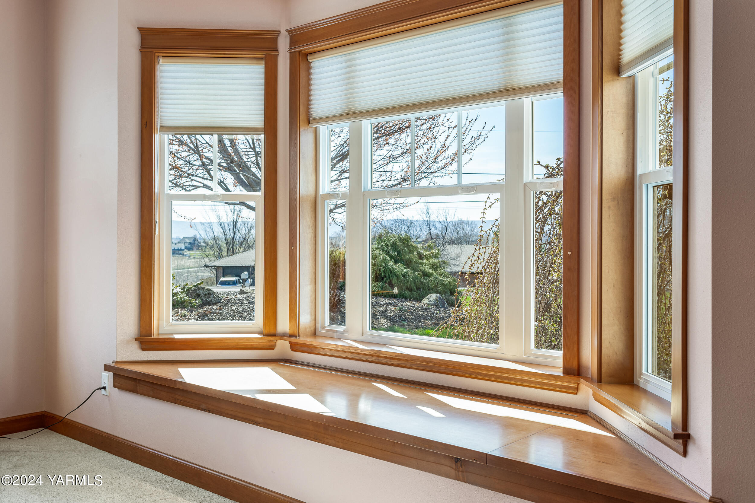 12401 Summitview Ext Road Yakima, WA 98908 - Photo 42 of 63 a view of a large window with an outdoor view