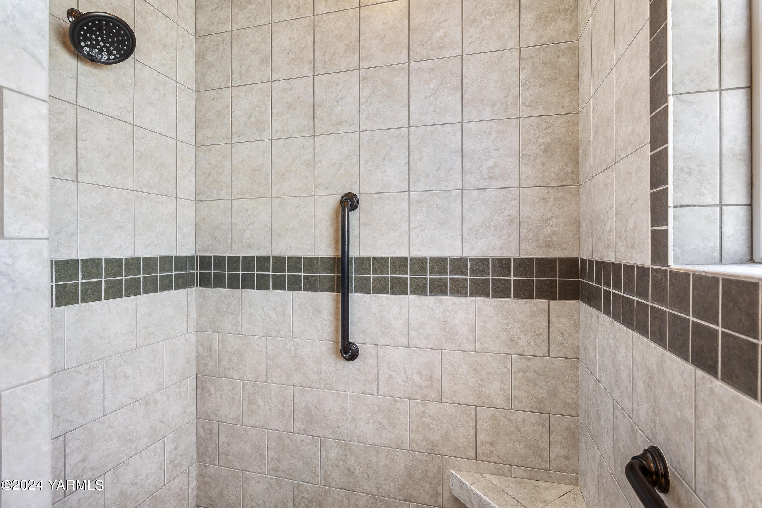 12401 Summitview Ext Road Yakima, WA 98908 - Photo 46 of 63 a bathroom with a shower