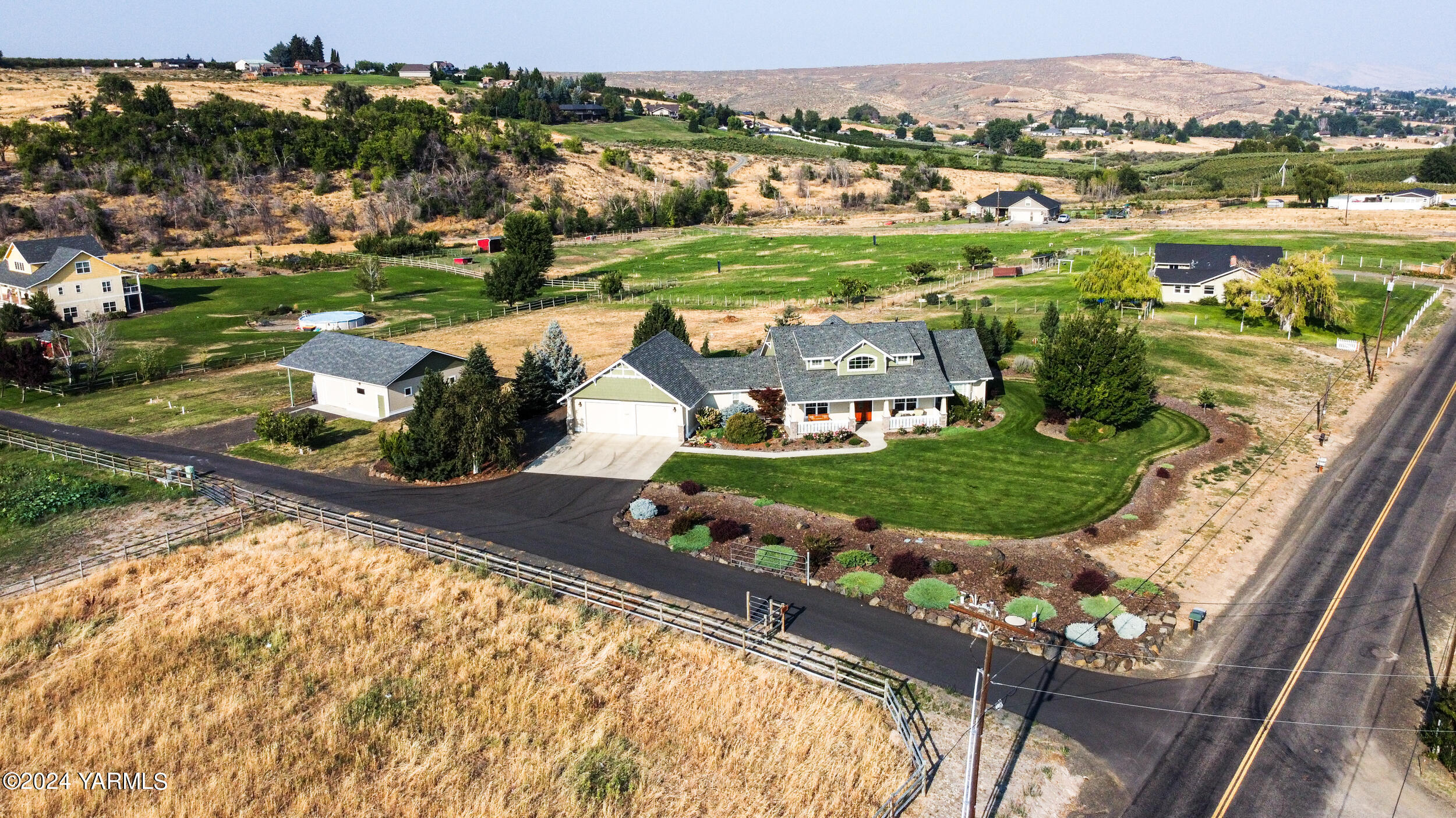 12401 Summitview Ext Road Yakima, WA 98908 - Photo 61 of 63 an aerial view of a house with a garden and lake view