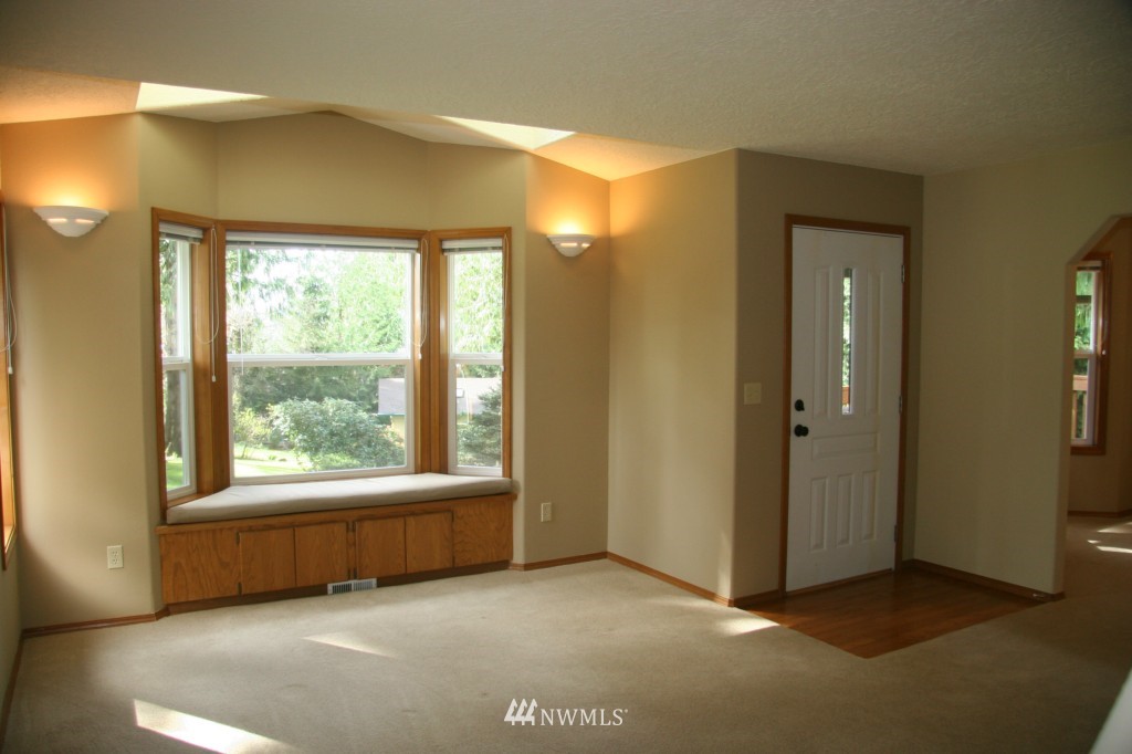 473 Lone Oak Road Longview, WA 98632 - Photo 3 of 19 Gallery Image 3
