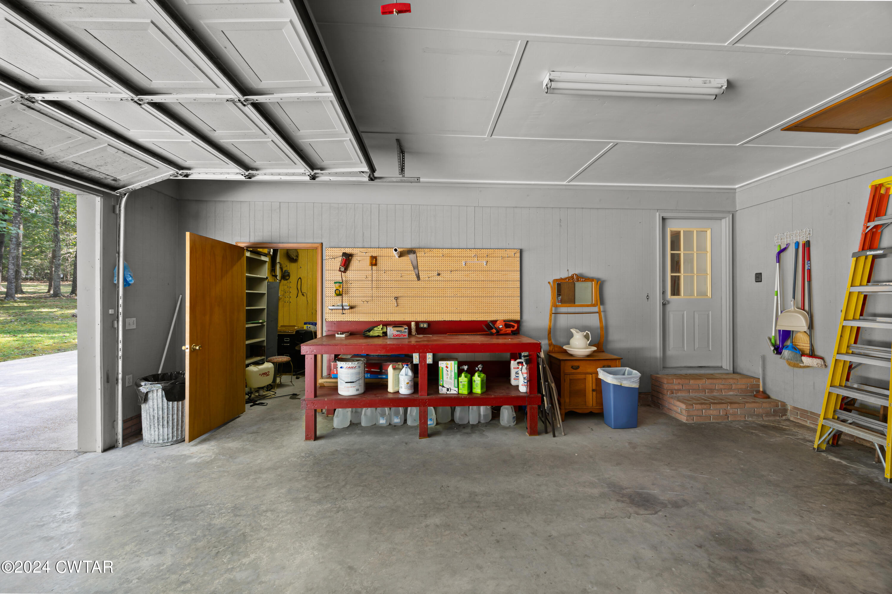 237 Daniel Road Jackson, TN 38305 - Photo 20 of 29 Garage