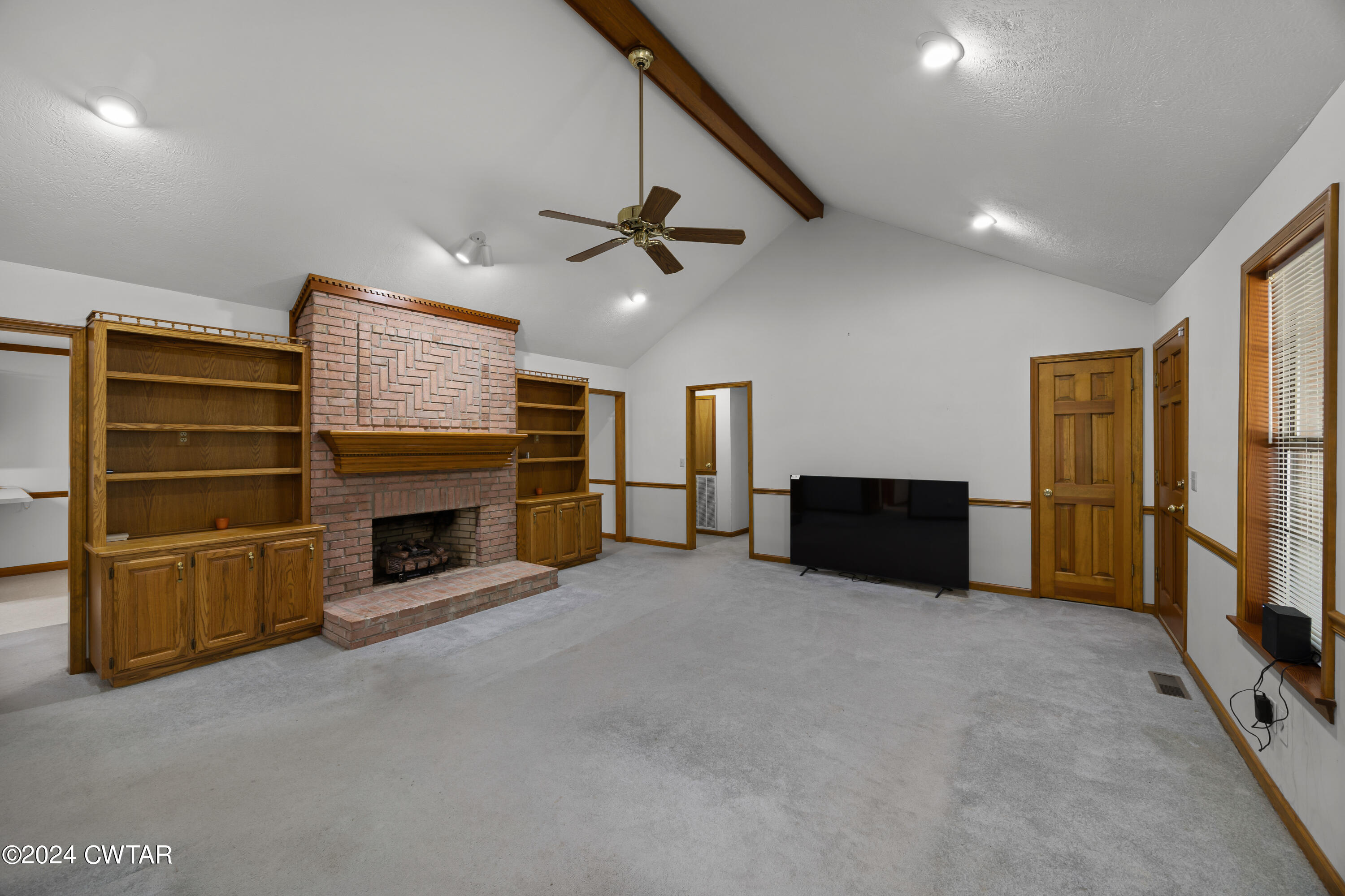 237 Daniel Road Jackson, TN 38305 - Photo 5 of 29 Living Room