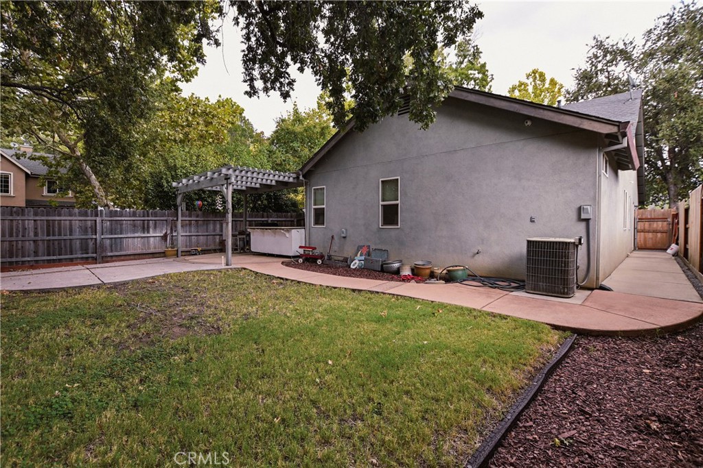 1422 Ridgebrook Way Chico, CA 95928 - Photo 23 of 25 a backyard of a house with table and chairs