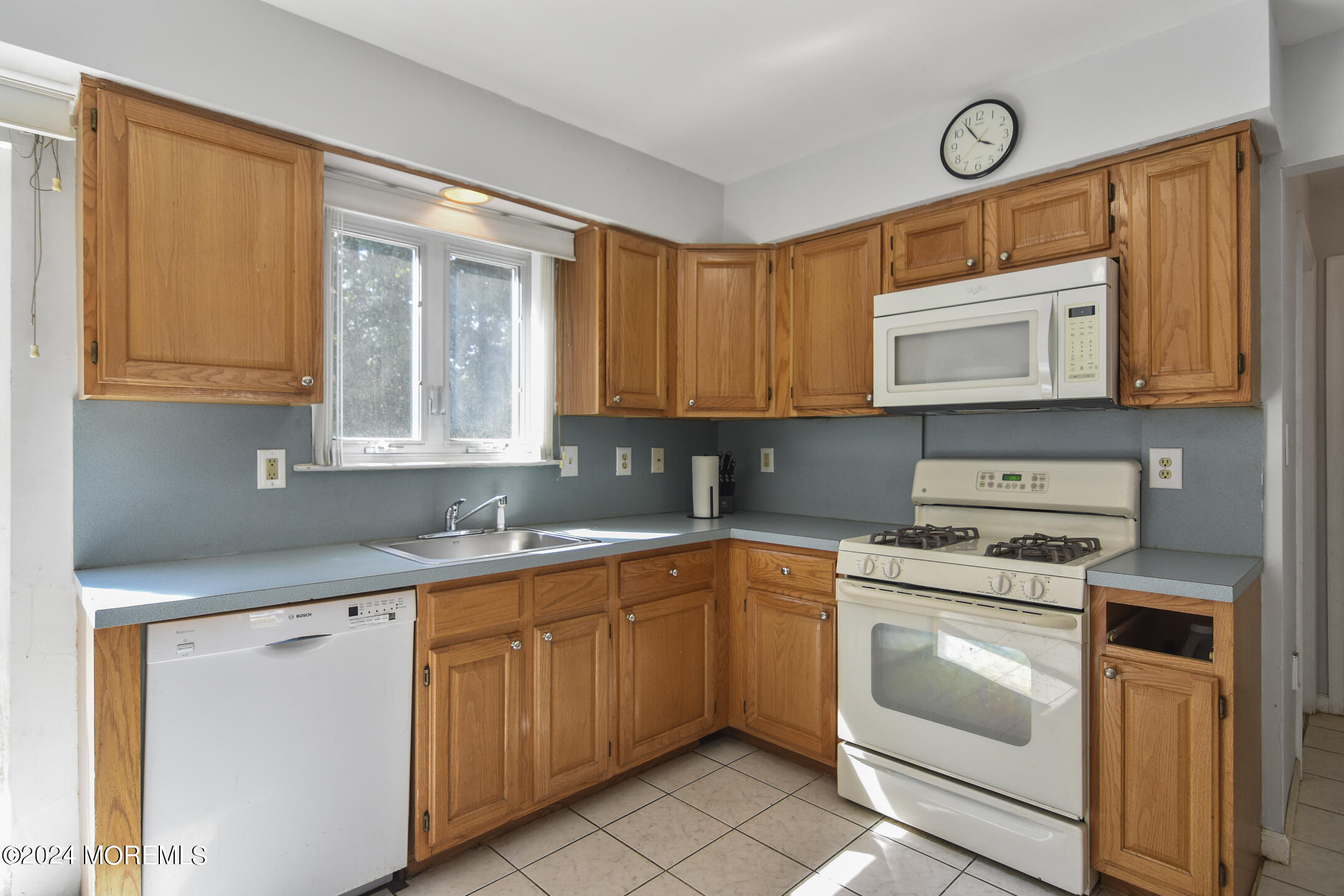 22 Jacob Drive Howell, NJ 07731 - Photo 12 of 31 7dde2993-4a7a-49f5-b12d-eed5c6461637-1_a