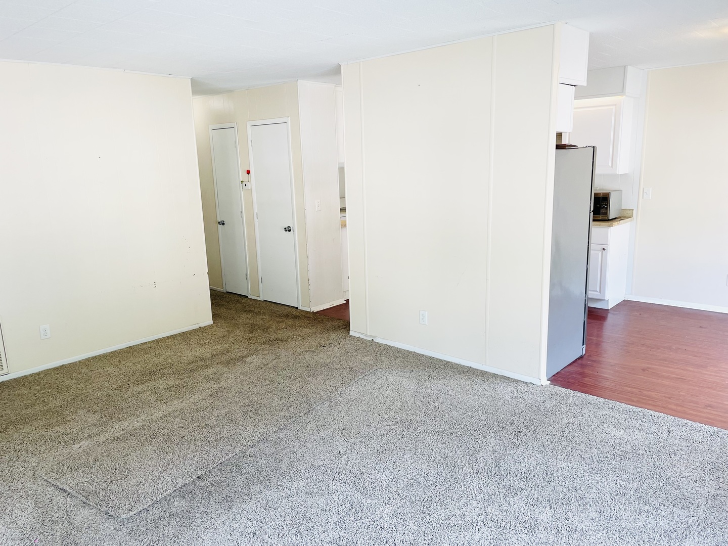 237 Parkwood Road Elgin, IL 60123 - Photo 5 of 15 a view of an empty room