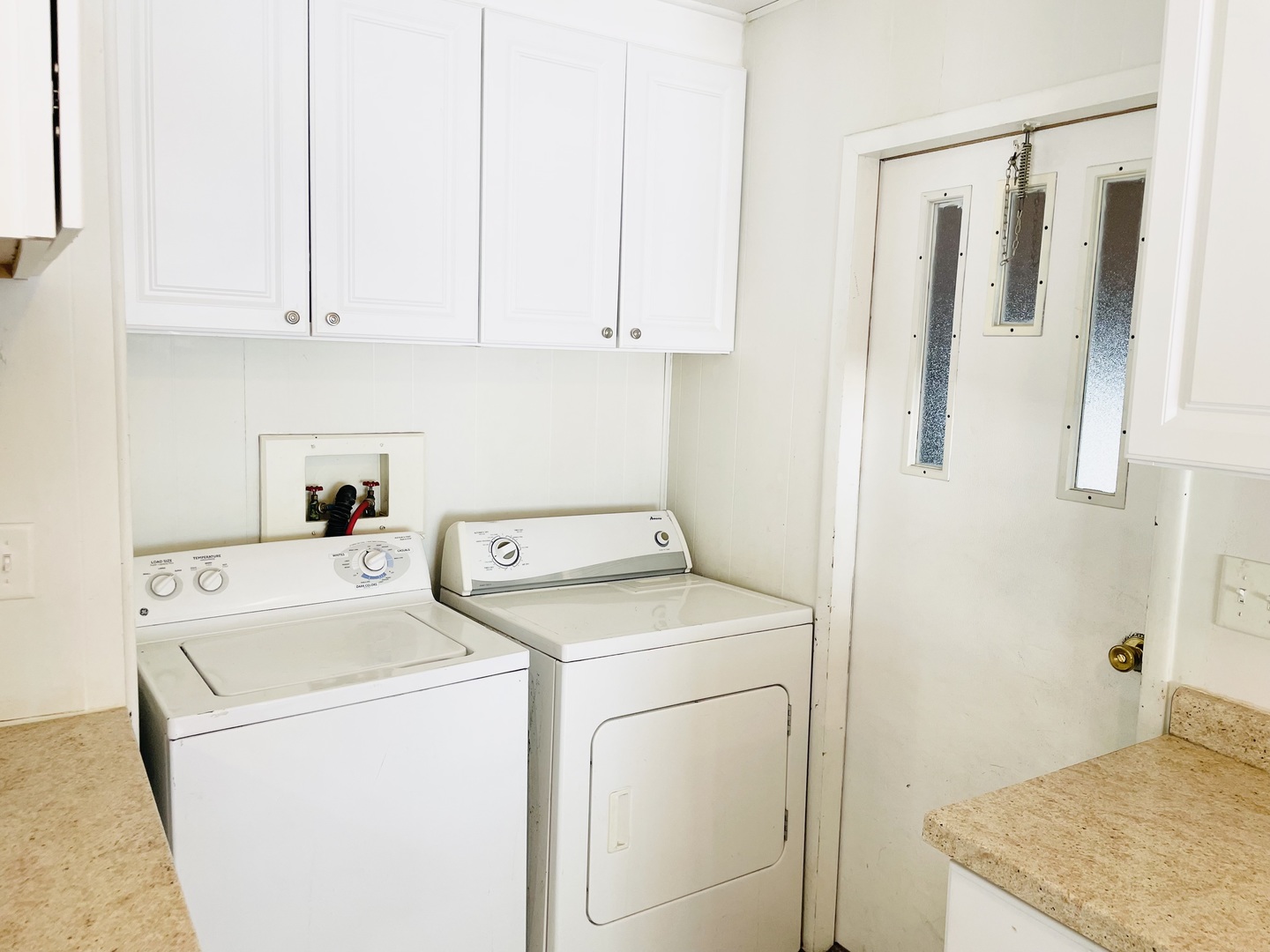 237 Parkwood Road Elgin, IL 60123 - Photo 10 of 15 a utility room with dryer and washer