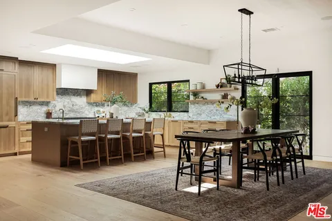 $4,695,000 | 735 North Orlando Avenue, Los Angeles, CA 90069