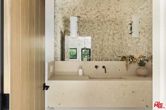 $4,875,000 | 735 North Orlando Avenue, Los Angeles, CA 90069