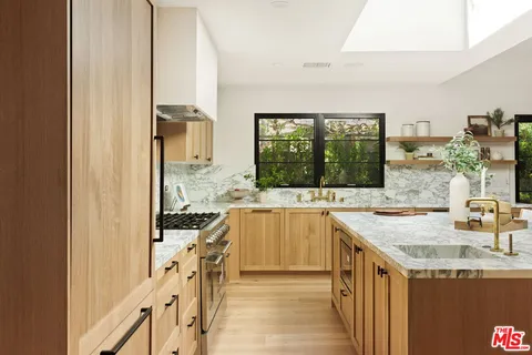 $4,695,000 | 735 North Orlando Avenue, Los Angeles, CA 90069