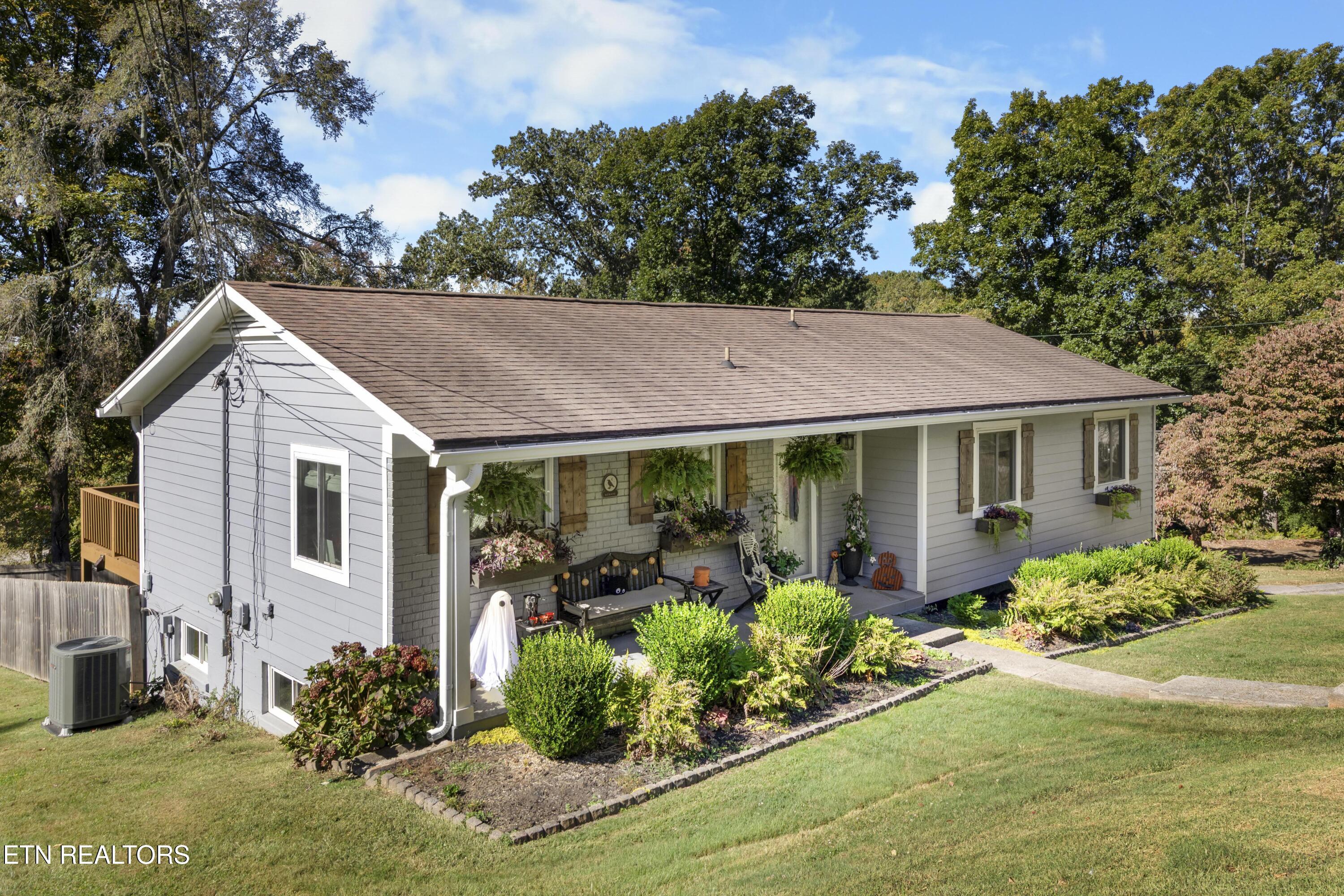 1601 Buckeye Road Knoxville, TN 37919 - Photo 2 of 31 030A9248