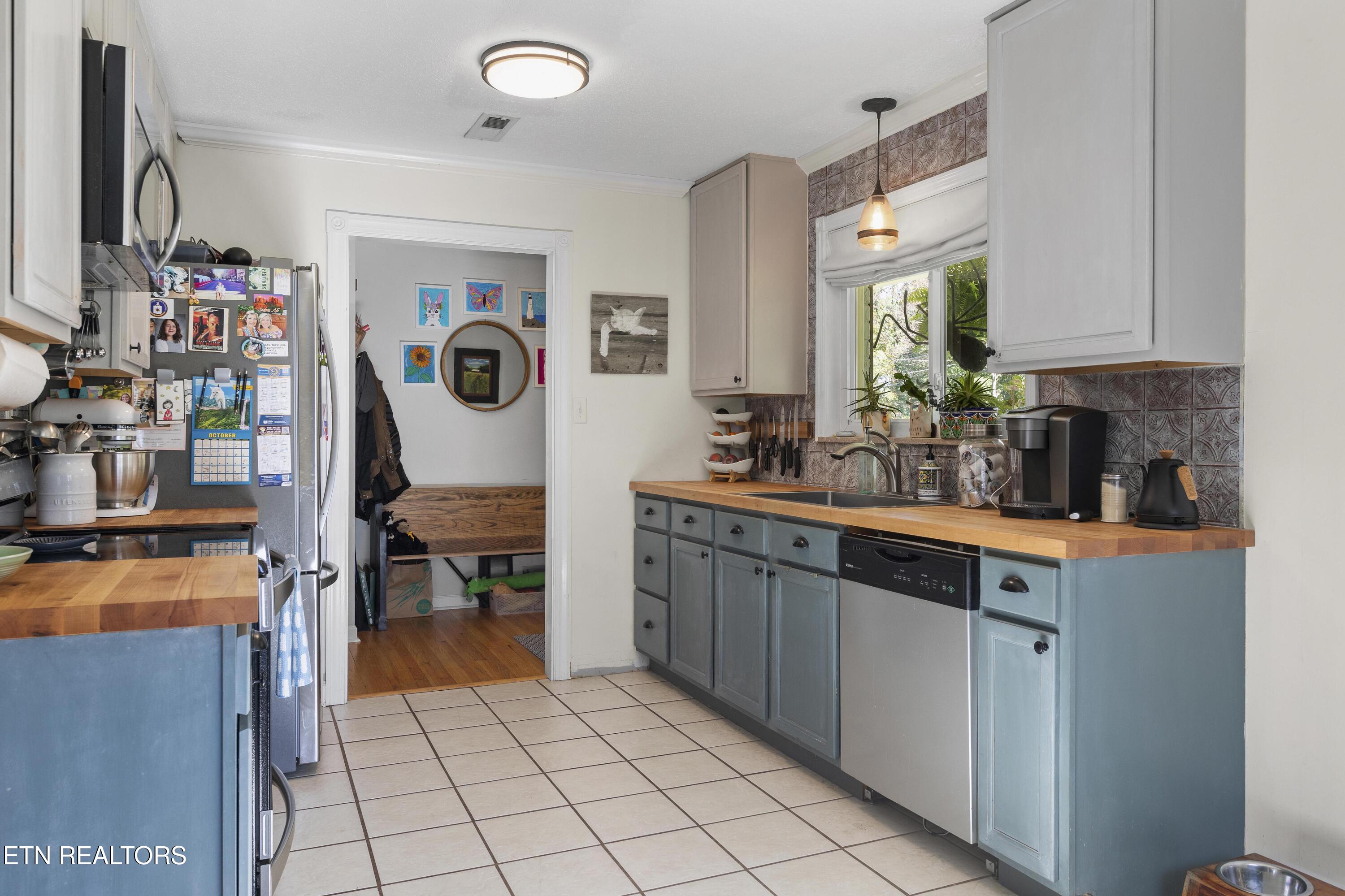 1601 Buckeye Road Knoxville, TN 37919 - Photo 4 of 31 030A9059