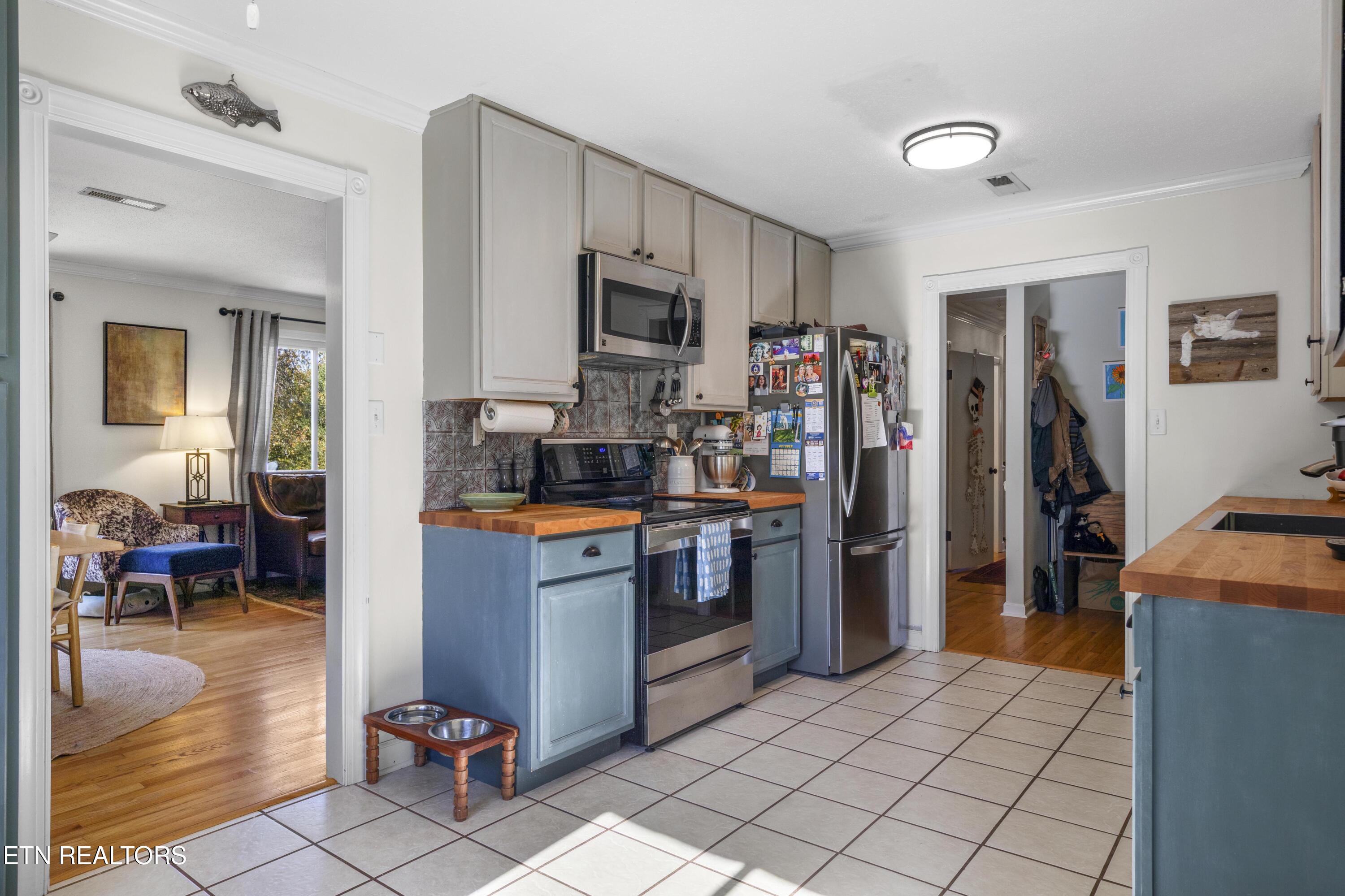 1601 Buckeye Road Knoxville, TN 37919 - Photo 5 of 31 030A9048