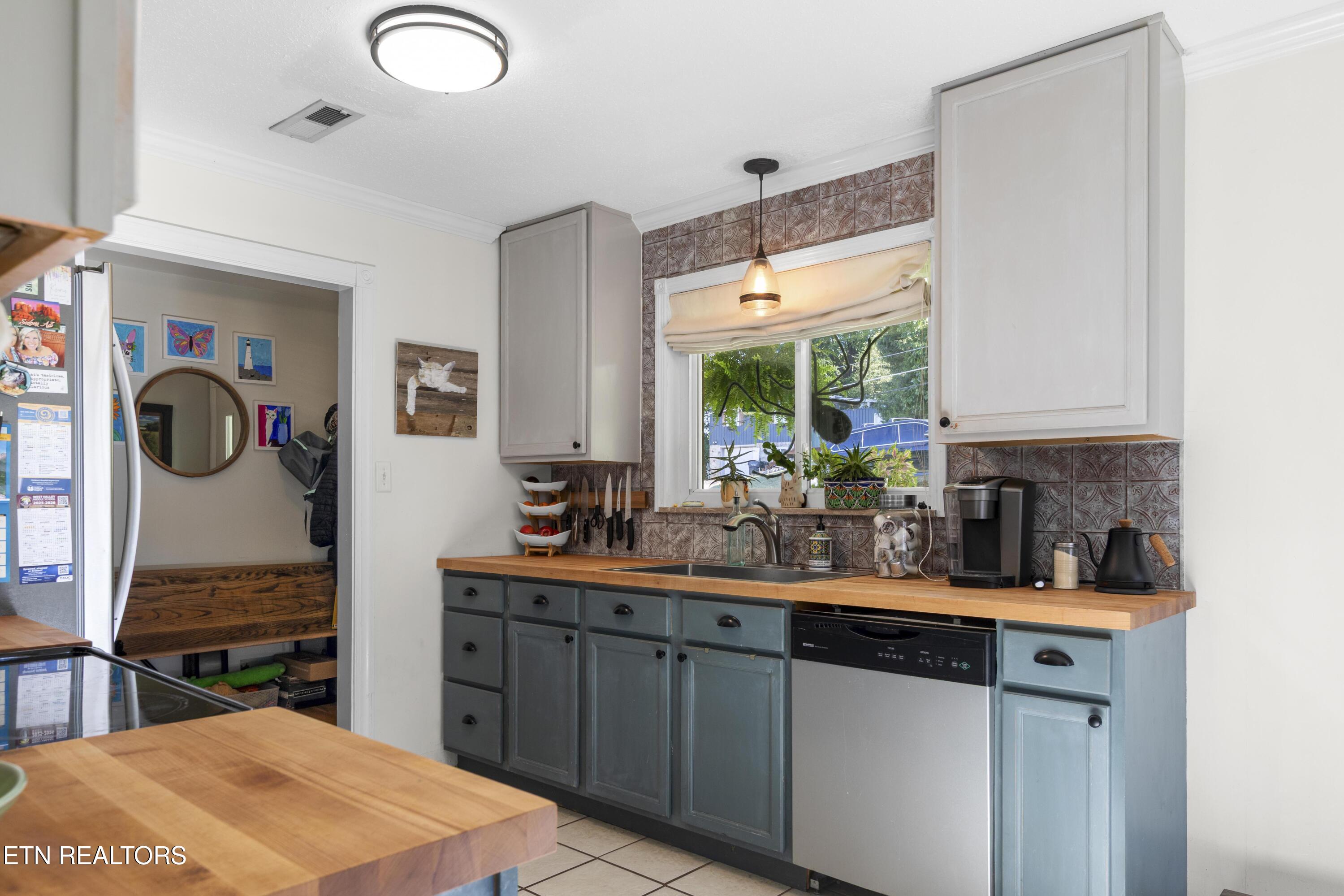 1601 Buckeye Road Knoxville, TN 37919 - Photo 7 of 31 030A9028