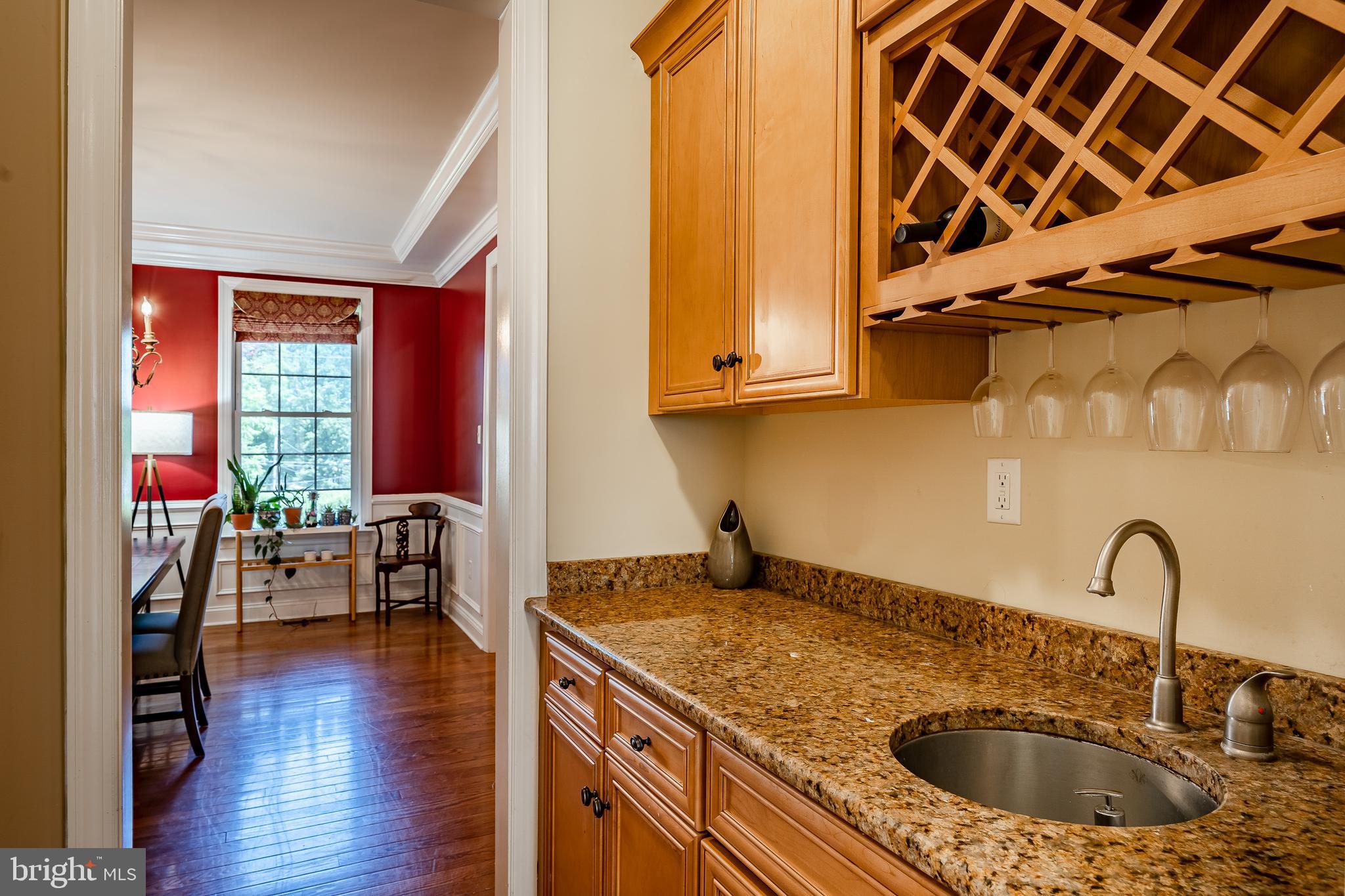 58 Summit Road Malvern, PA 19355 - Photo 19 of 60 Butler's pantry with wet bar
