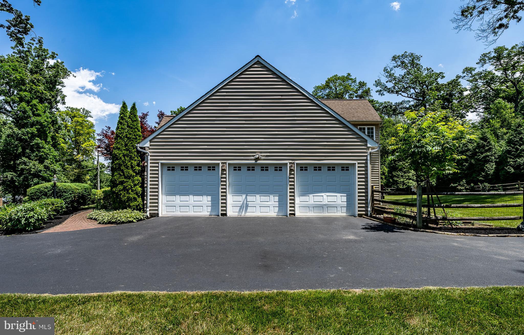 58 Summit Road Malvern, PA 19355 - Photo 5 of 60 3 car garage
