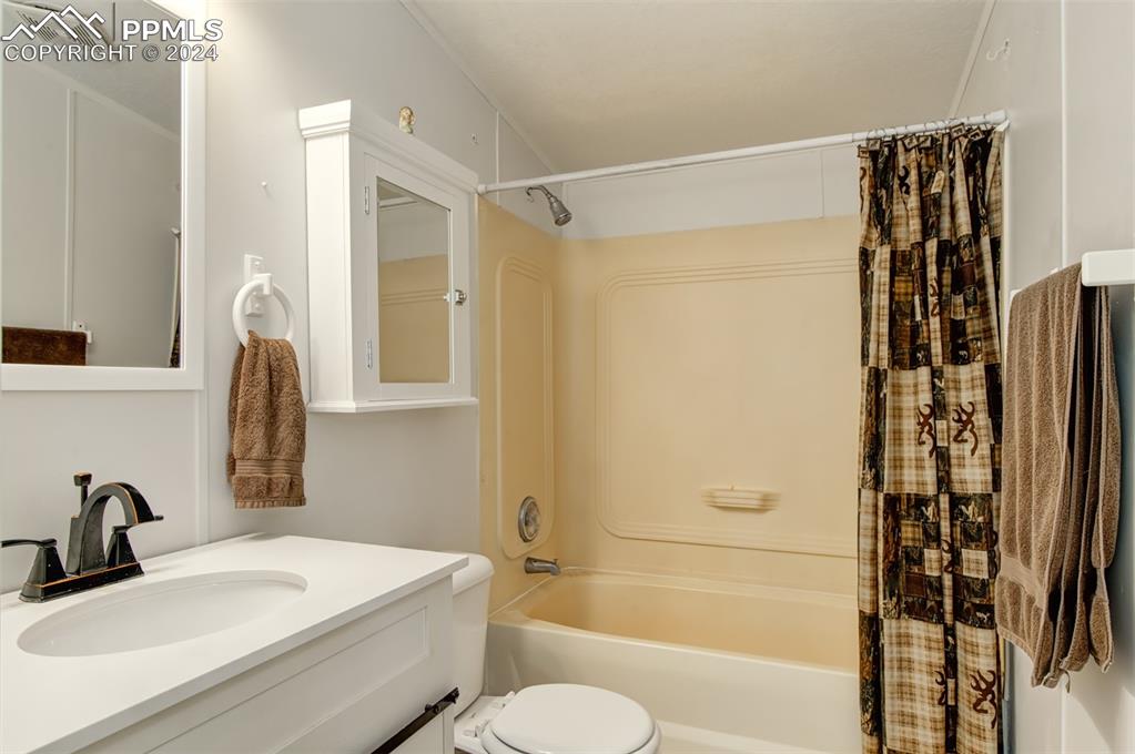 7270 South Yoder Road Yoder, CO 80864 - Photo 20 of 37 a bathroom with a sink toilet and shower