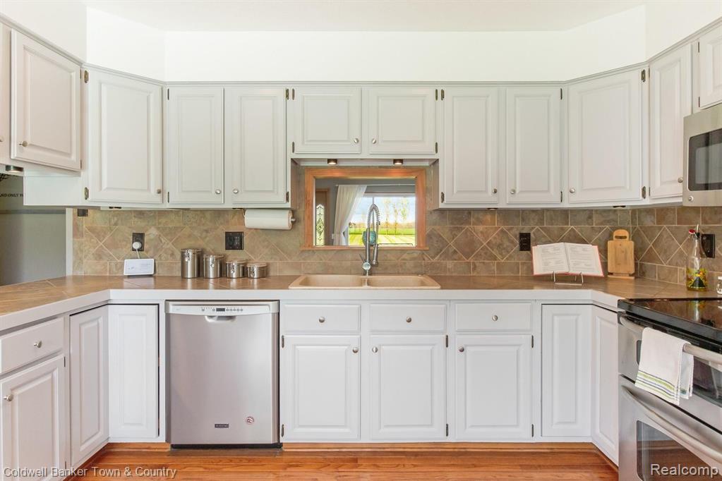 2074 Crooked Lake Road Howell, MI 48843 - Photo 6 of 31